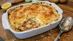 Hachis Parmentier au saumon et poireaux : une purée crémeuse, un gratin bien doré