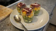 Verrines kiwi-orange au magret séché : une entrée minute, fraîche et sucré-salé