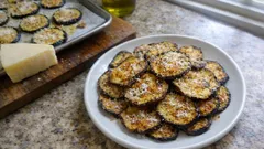 Chips d’aubergines au four au parmesan : croustillantes, légères et prêtes en 10 minutes