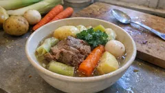 Pot-au-feu à l’ancienne : le pas-à-pas pour une viande fondante et un bouillon clair