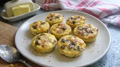 Mini quiches sans pâte jambon-champignons : prêtes en 10 min, dorées à souhait