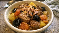 Filet mignon façon tajine à la cocotte : pruneaux, abricots et épices douces