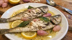 Colinot (merlan) au four : citron, laurier et vin blanc pour une chair bien moelleuse