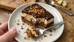 Entremets poire, chocolat noir et spéculoos : facile à préparer la veille