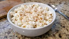 Pop-corn au micro-ondes sans huile : prêt en 2 minutes, à assaisonner comme vous aimez