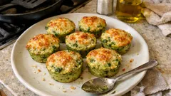 Petits flans de brocolis au parmesan : moelleux, gratinés, prêts au four en 30 min