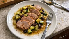 Filet mignon de porc aux courgettes : mijoté doux avec raisins secs et cannelle