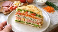 Gâteau de crêpes fraîcheur au crabe : une entrée froide à préparer à l’avance